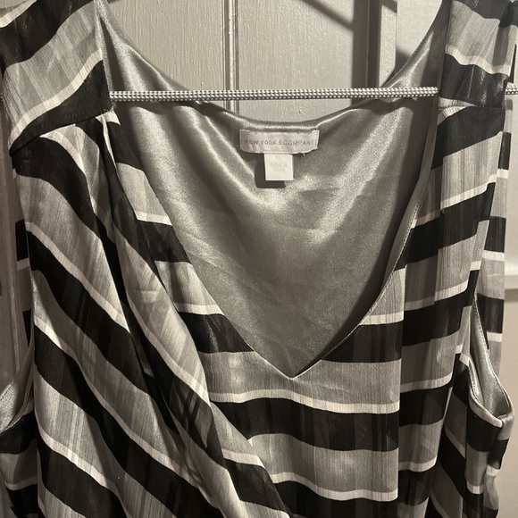 NY &CO sz : XL : stripes black white silver tie waist sleeveless blouse - Picture 12 of 14
